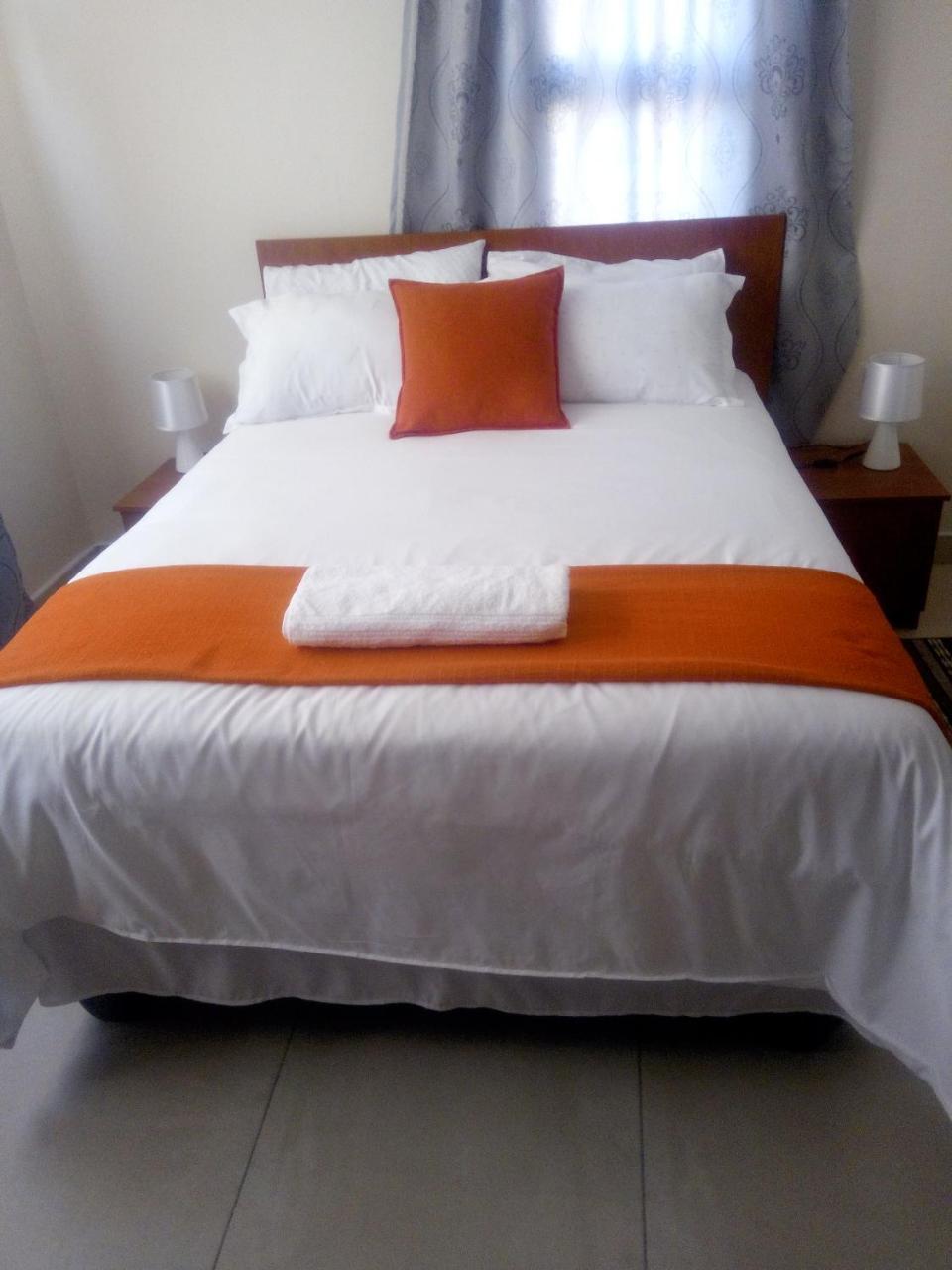 Eros Guest Inn Francistown Exterior foto