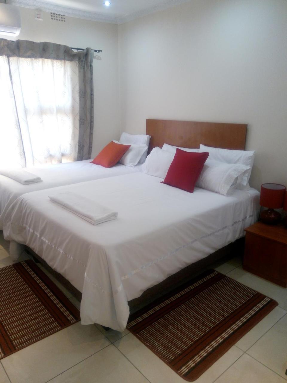 Eros Guest Inn Francistown Exterior foto