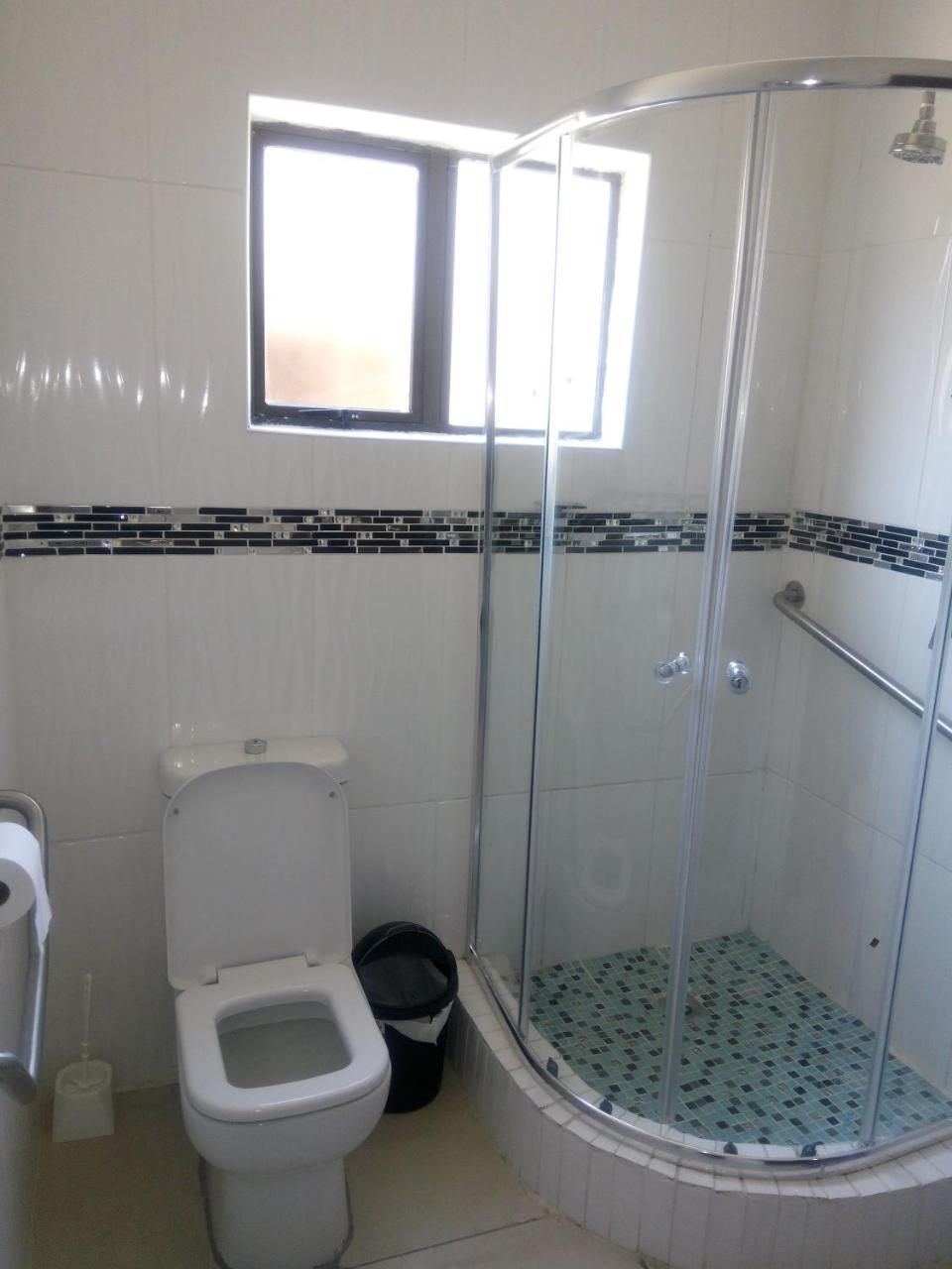 Eros Guest Inn Francistown Exterior foto